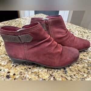 Cobb Hill New Balance Boots Shoes Size 9 Red Leather Ankle Booties Side Zipper